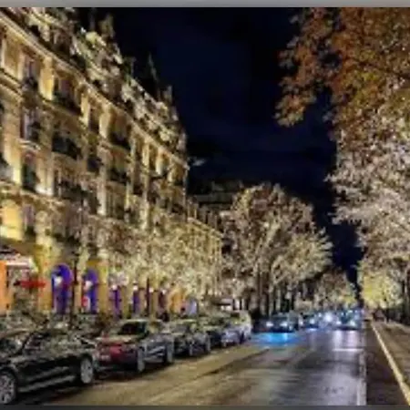 Champs-élysées, Avenue Montaigne